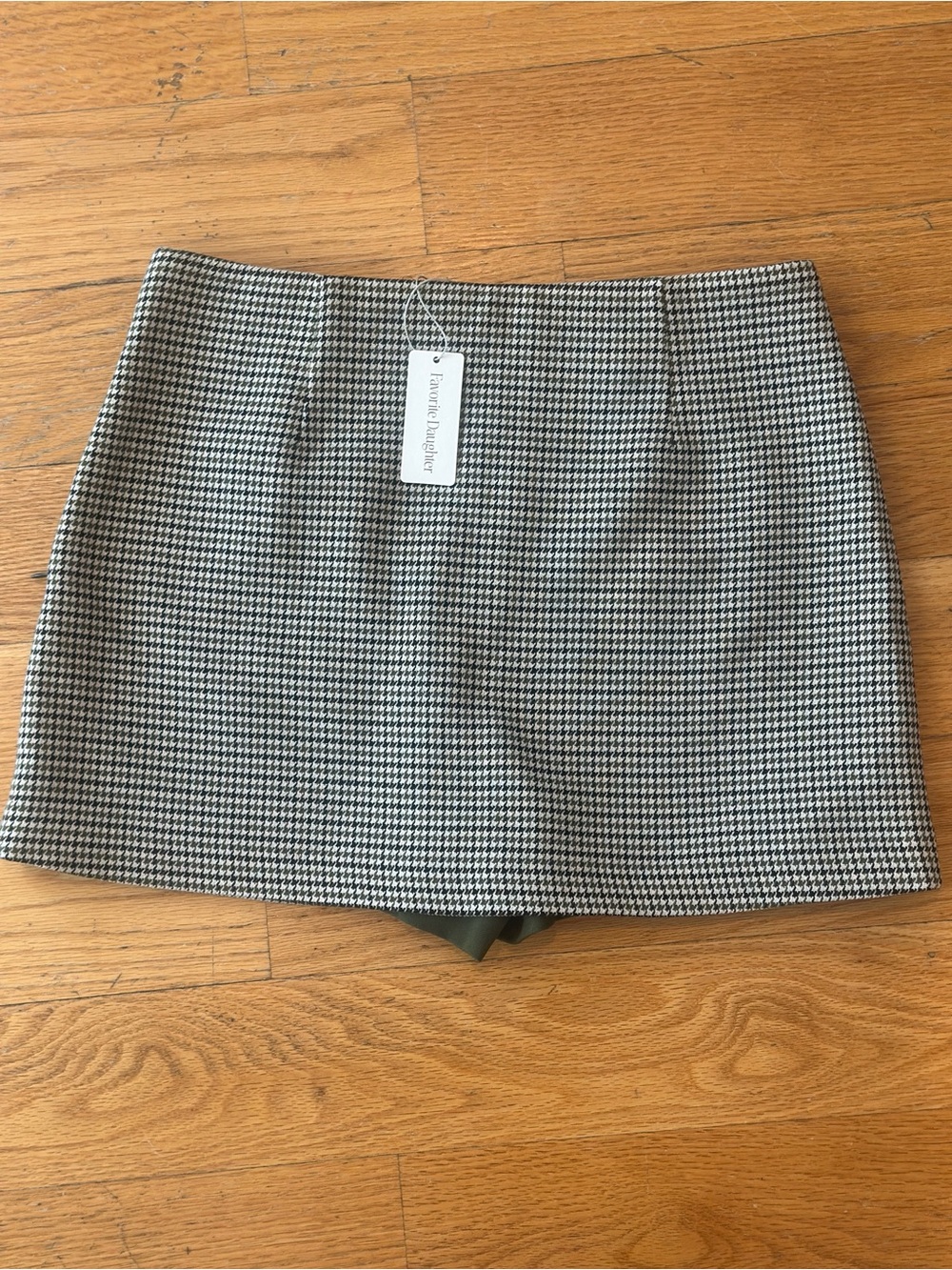 Favorite Daughter NWT The Favorite Skort | Cheshire Houndstooth